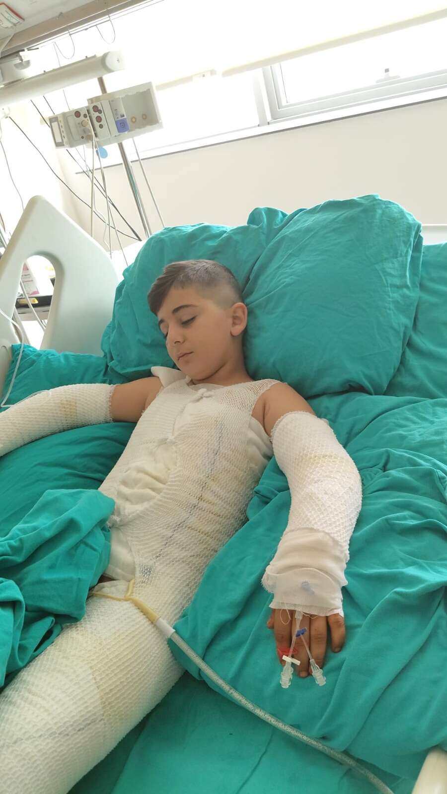 Uçurtma uçuran çocuk ölümden döndü 5